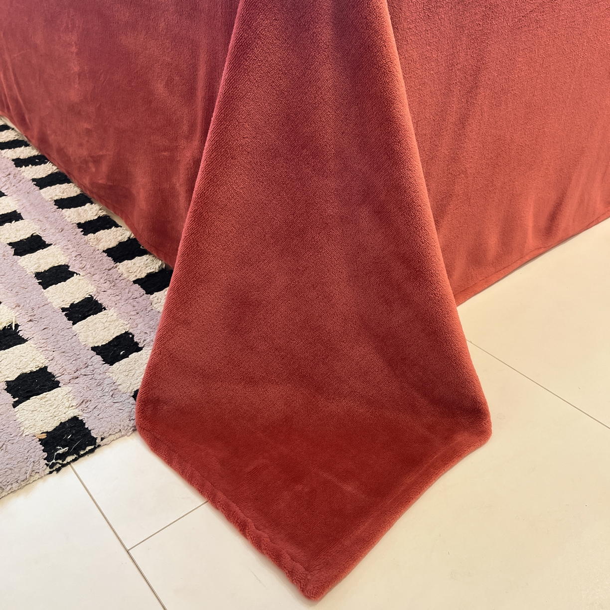 91家纺网 家纺一手货源 找家纺 如一 2025新款A类高克重牛奶绒印花三角针工艺四件套 英伦蓝