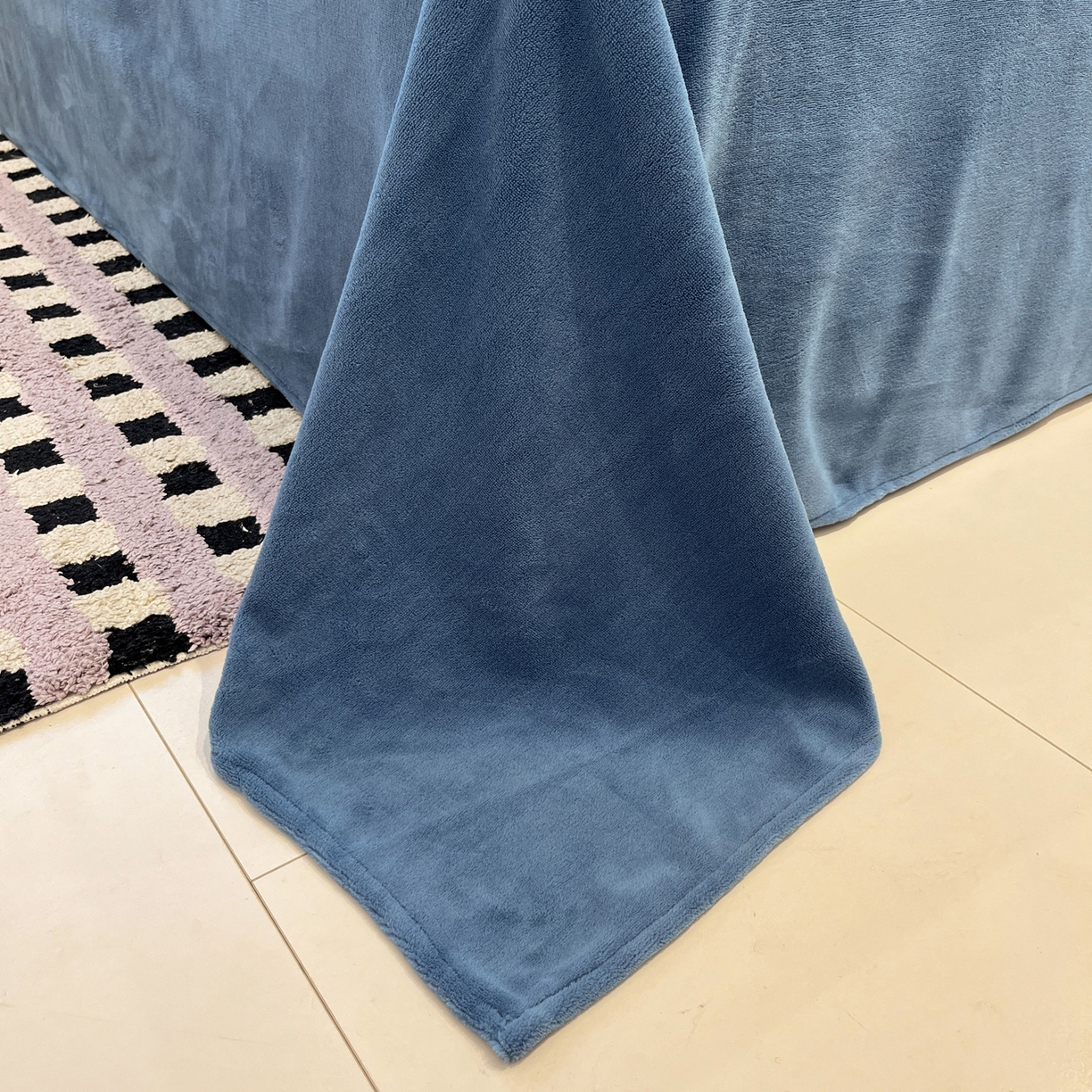 91家纺网 家纺一手货源 找家纺 如一 2025新款A类高克重牛奶绒印花三角针工艺四件套 秘境蓝