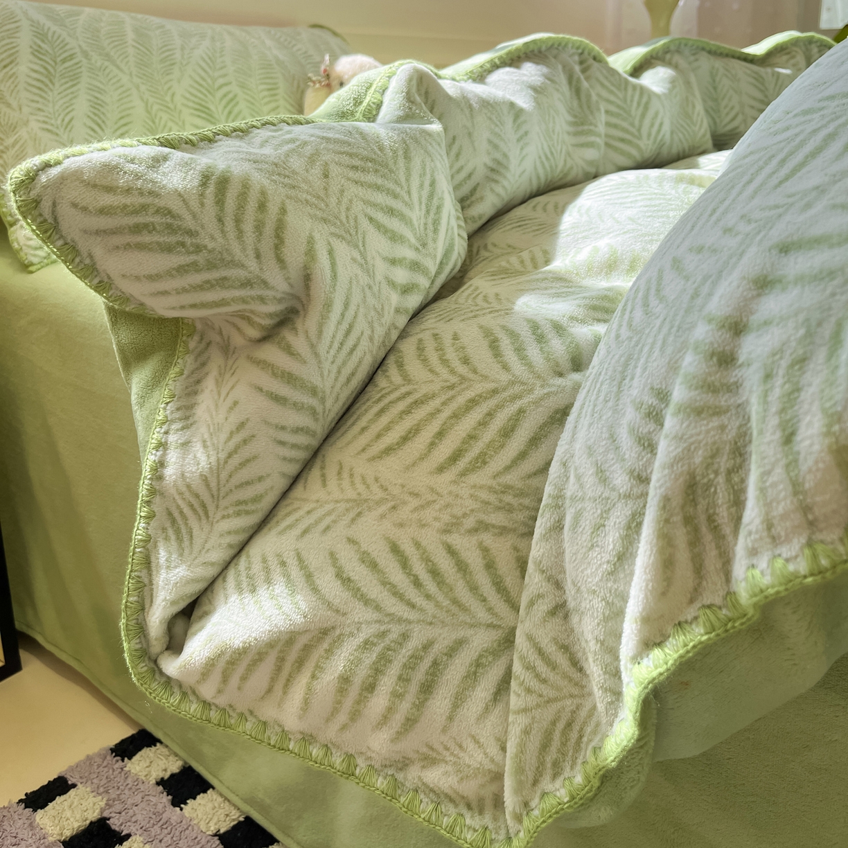 91家纺网 家纺一手货源 找家纺 如一 2025新款A类高克重牛奶绒印花三角针工艺四件套 流年绿