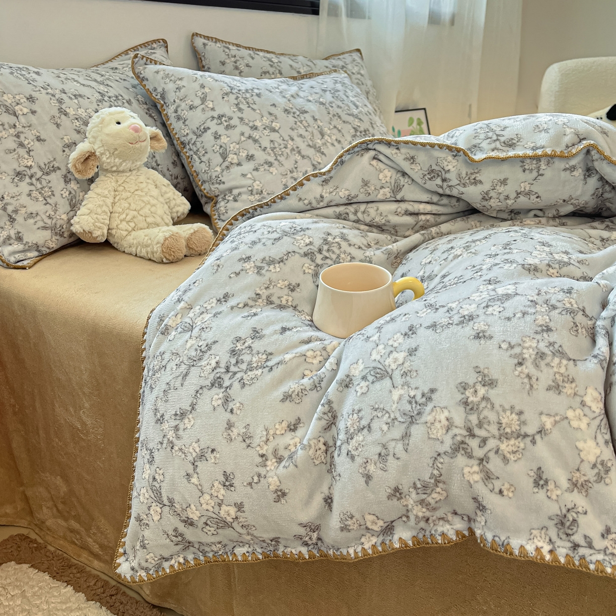 91家纺网 家纺一手货源 找家纺 如一 2025新款A类高克重牛奶绒印花三角针工艺四件套 暗香