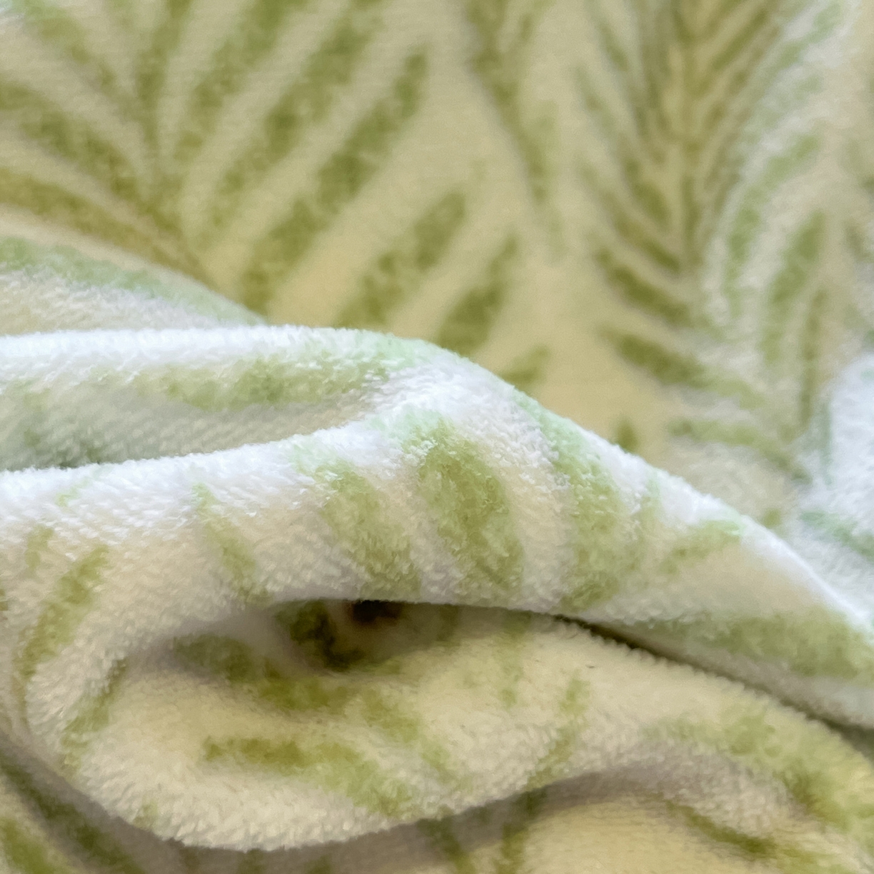 91家纺网 家纺一手货源 找家纺 如一 2025新款A类高克重牛奶绒印花三角针工艺四件套 流年绿