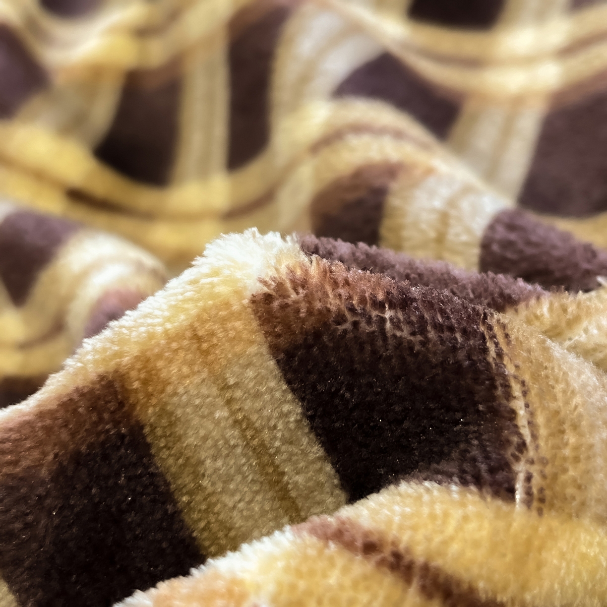 91家纺网 家纺一手货源 找家纺 如一 2025新款A类高克重牛奶绒印花三角针工艺四件套 秋思咖