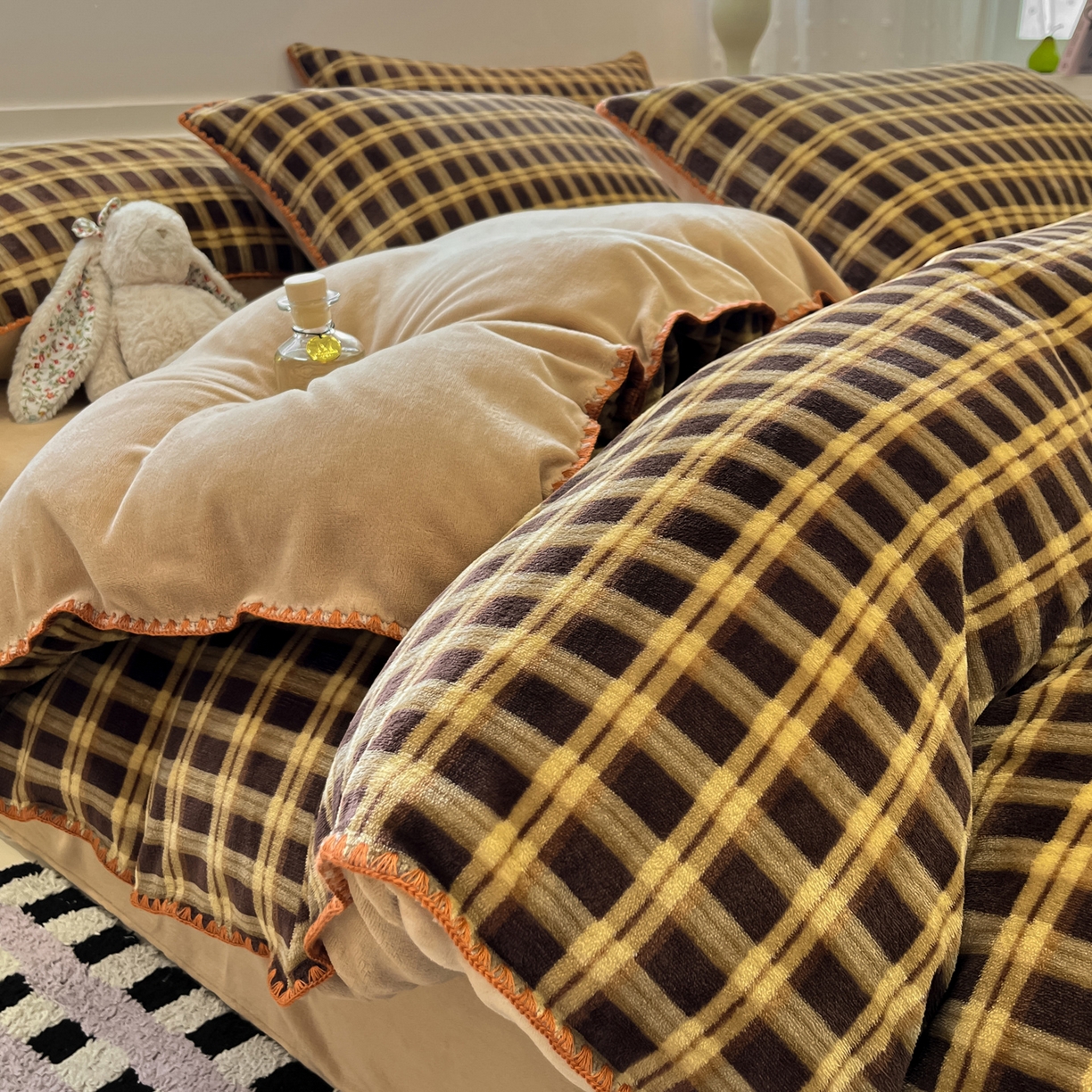 如一 2025新款A类高克重牛奶绒印花三角针工艺四件套 秋思咖