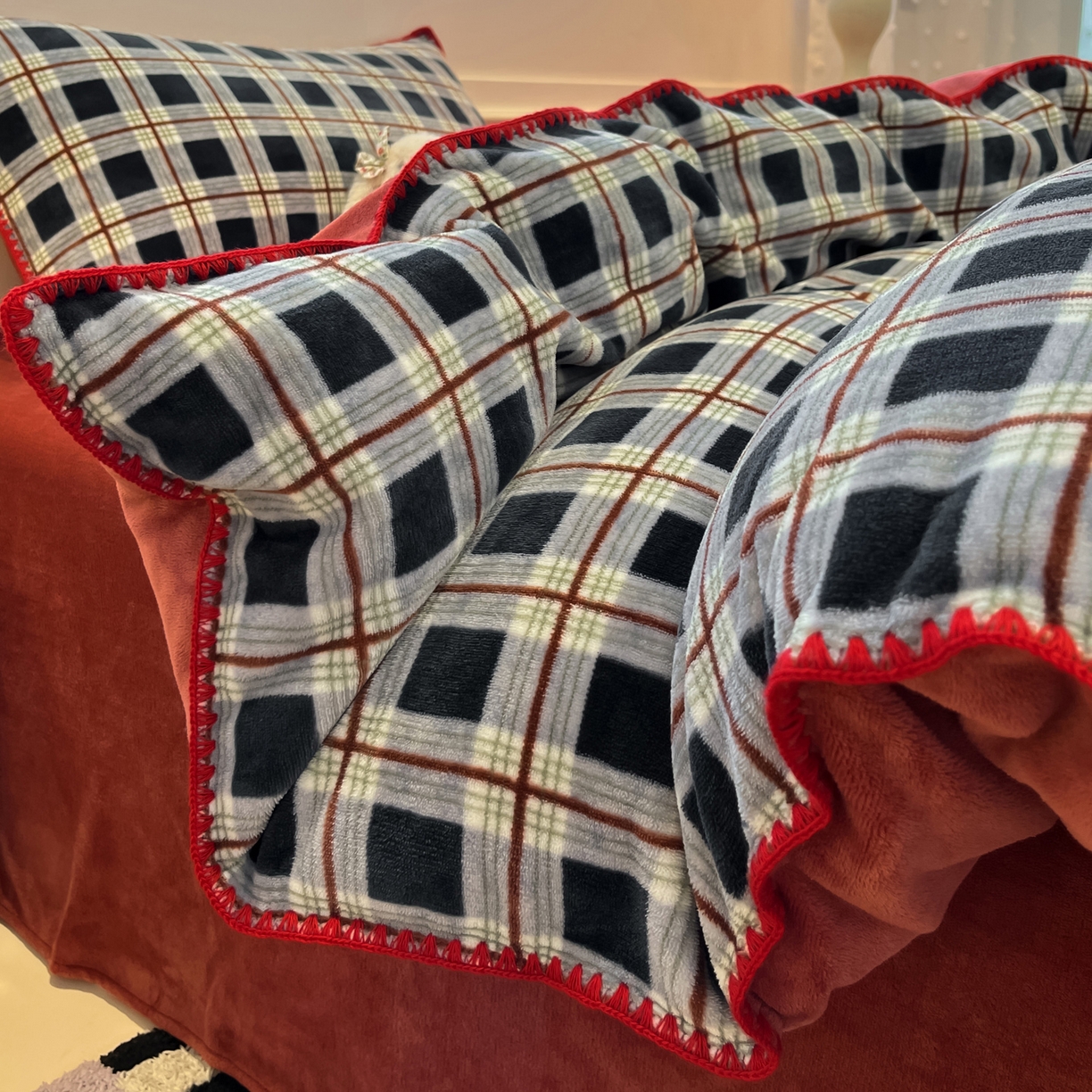 91家纺网 家纺一手货源 找家纺 如一 2025新款A类高克重牛奶绒印花三角针工艺四件套 英伦蓝