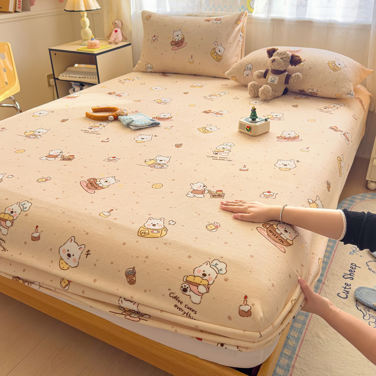 91家纺网 家纺一手货源 找家纺 灿哈家纺 2025新款牛奶绒印花床笠单品床笠床笠单件床笠三件套 咖啡熊