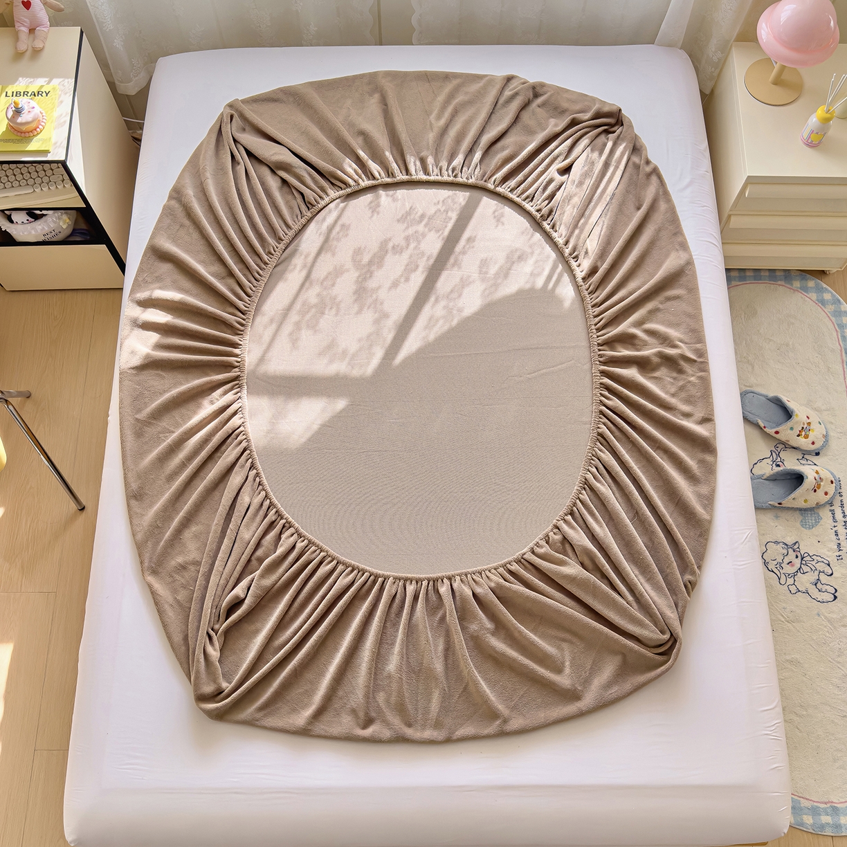 91家纺网 家纺一手货源 找家纺 灿哈家纺 2025新款牛奶绒印花床笠单品床笠床笠单件床笠三件套 咖色