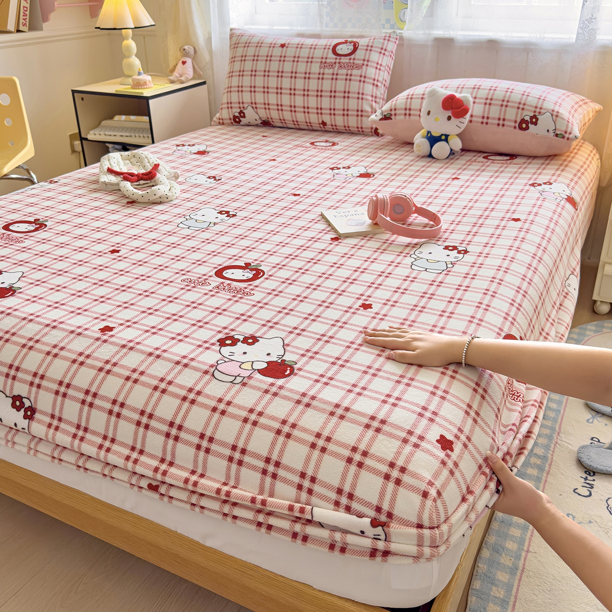 91家纺网 家纺一手货源 找家纺 灿哈家纺 2025新款牛奶绒印花床笠单品床笠床笠单件床笠三件套 格子猫