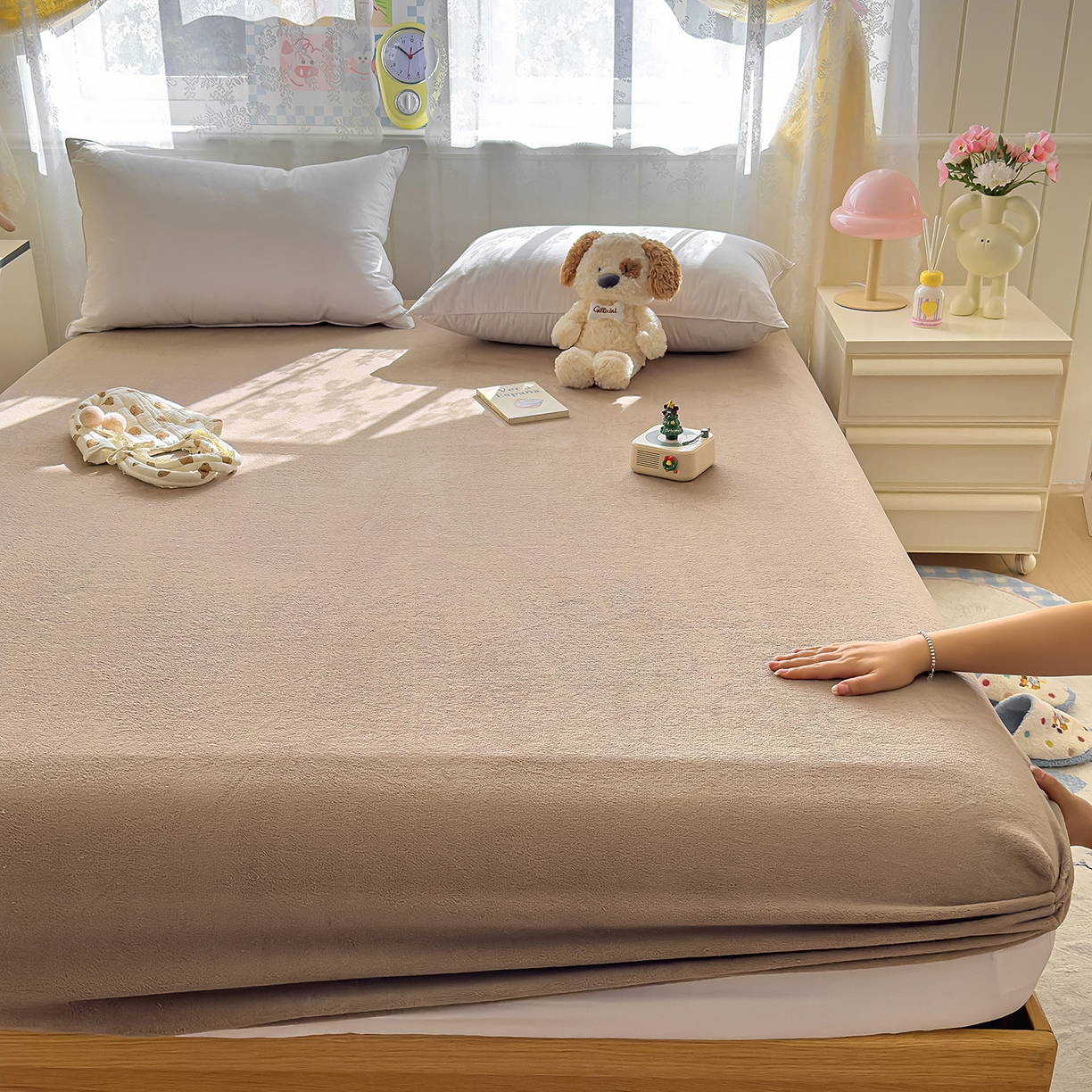 91家纺网 家纺一手货源 找家纺 灿哈家纺 2025新款牛奶绒印花床笠单品床笠床笠单件床笠三件套 咖色