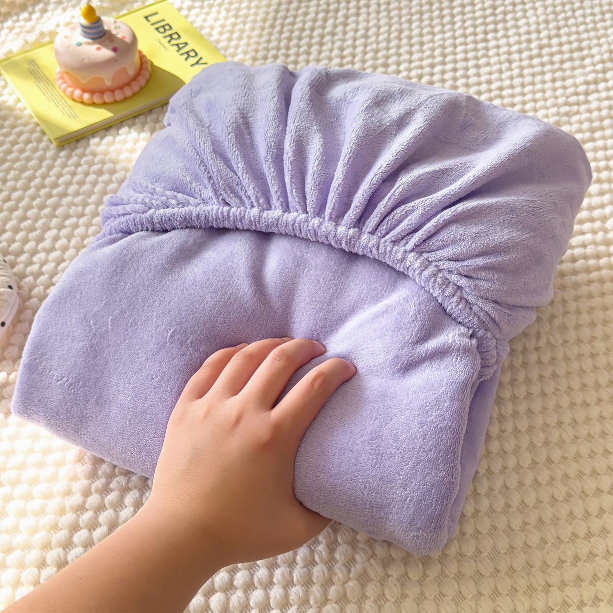 91家纺网 家纺一手货源 找家纺 灿哈家纺 2025新款牛奶绒印花床笠单品床笠床笠单件床笠三件套 高贵紫