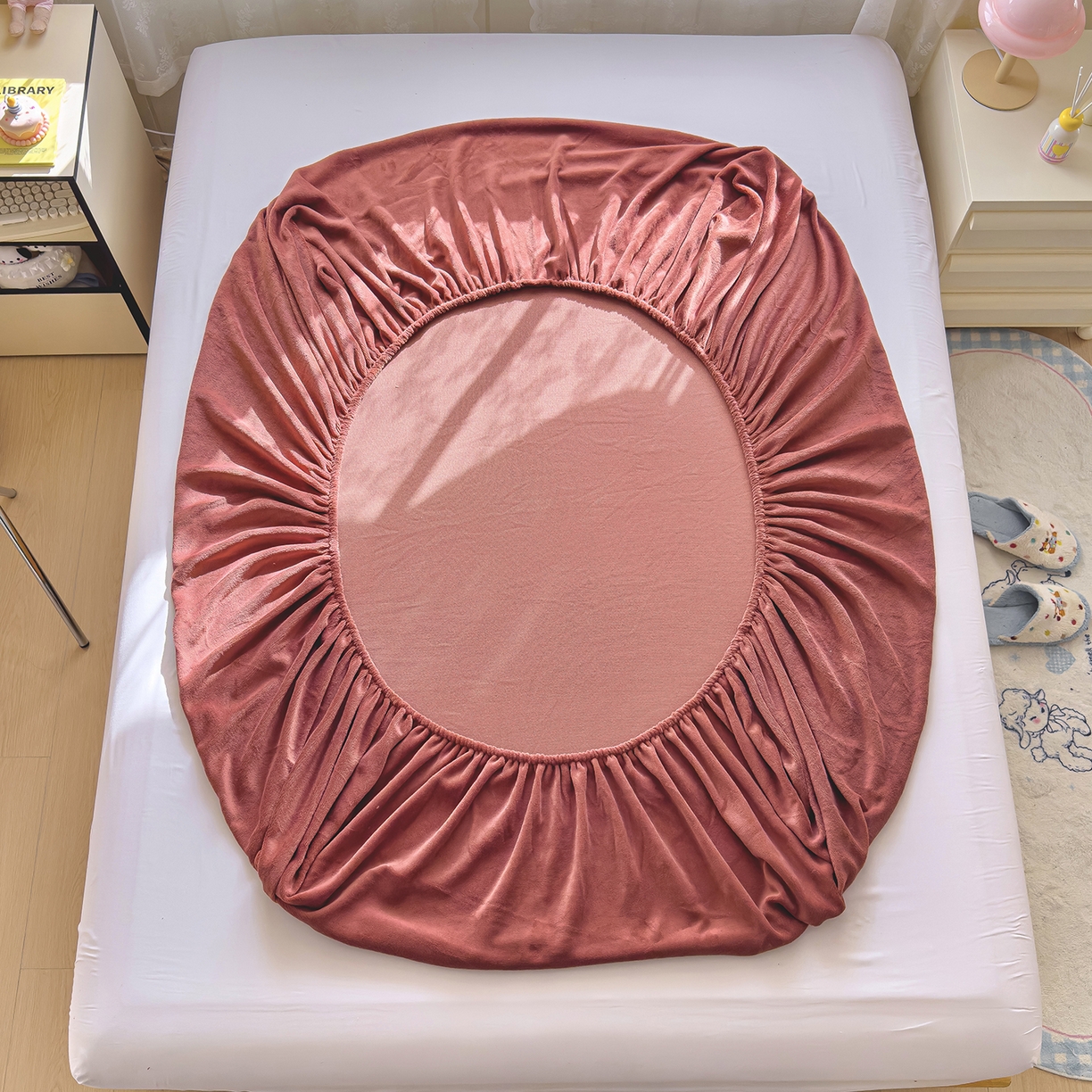 91家纺网 家纺一手货源 找家纺 灿哈家纺 2025新款牛奶绒印花床笠单品床笠床笠单件床笠三件套 酒红