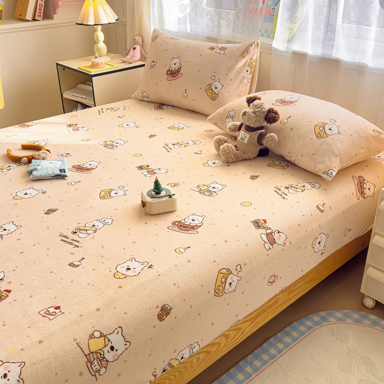 91家纺网 家纺一手货源 找家纺 灿哈家纺 2025新款牛奶绒印花床笠单品床笠床笠单件床笠三件套 咖啡熊