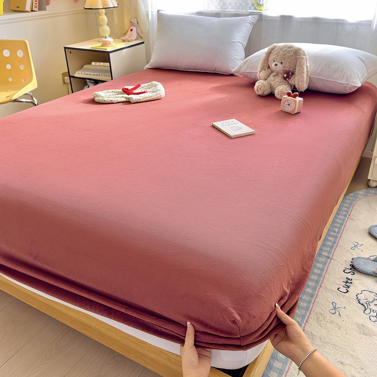 91家纺网 家纺一手货源 找家纺 灿哈家纺 2025新款牛奶绒印花床笠单品床笠床笠单件床笠三件套 酒红