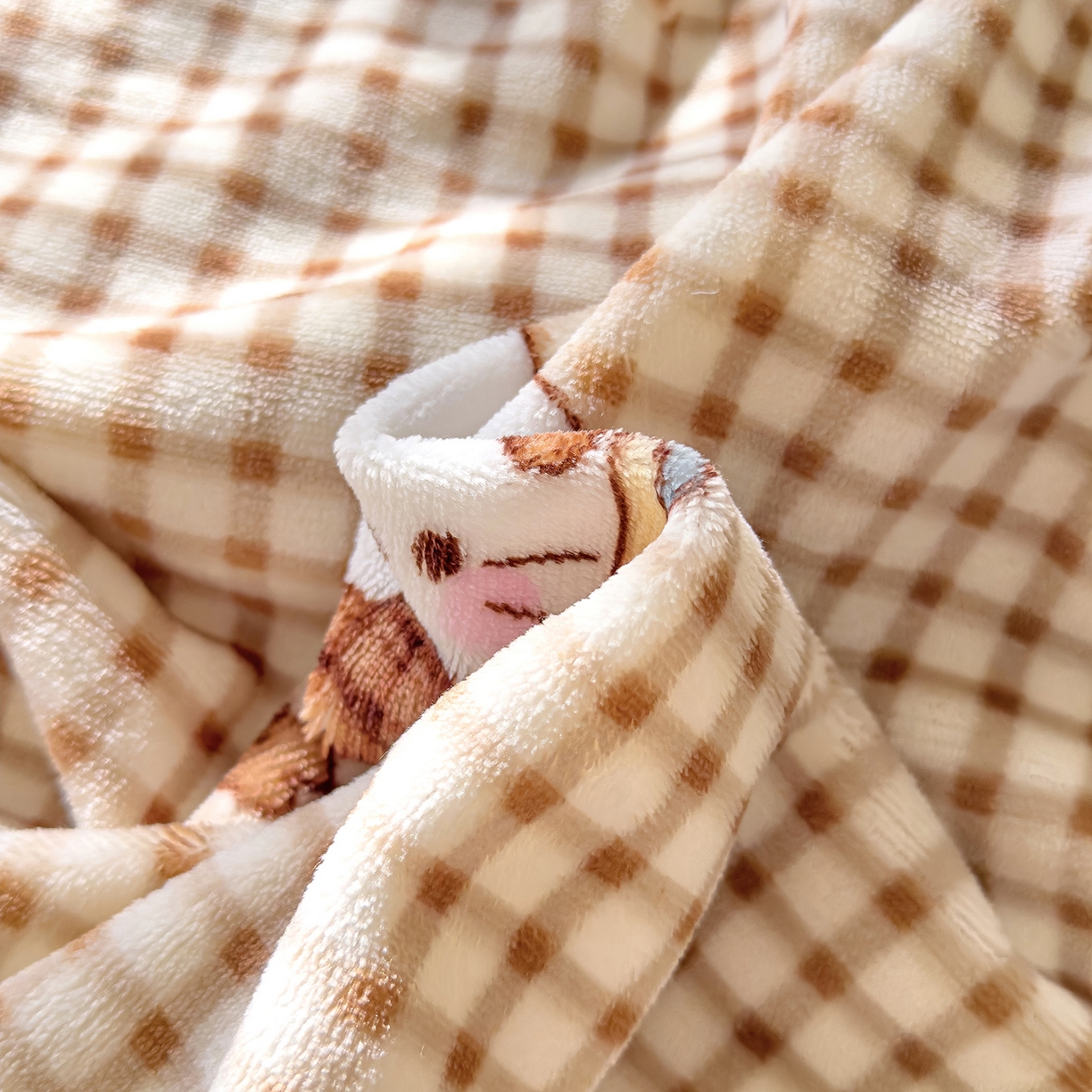 91家纺网 家纺一手货源 找家纺 灿哈家纺 2025新款牛奶绒印花床笠单品床笠床笠单件床笠三件套 格子猫-咖色