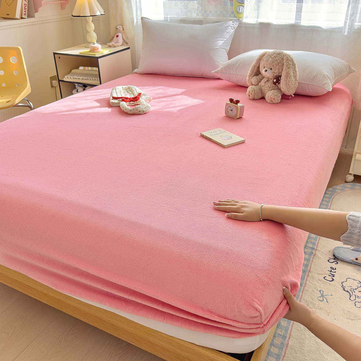 91家纺网 家纺一手货源 找家纺 灿哈家纺 2025新款牛奶绒印花床笠单品床笠床笠单件床笠三件套 深粉