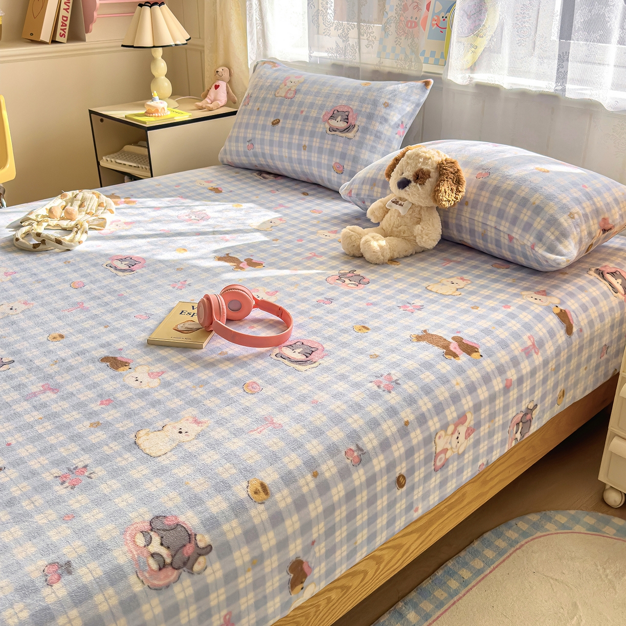 91家纺网 家纺一手货源 找家纺 灿哈家纺 2025新款牛奶绒印花床笠单品床笠床笠单件床笠三件套 格子猫-蓝色