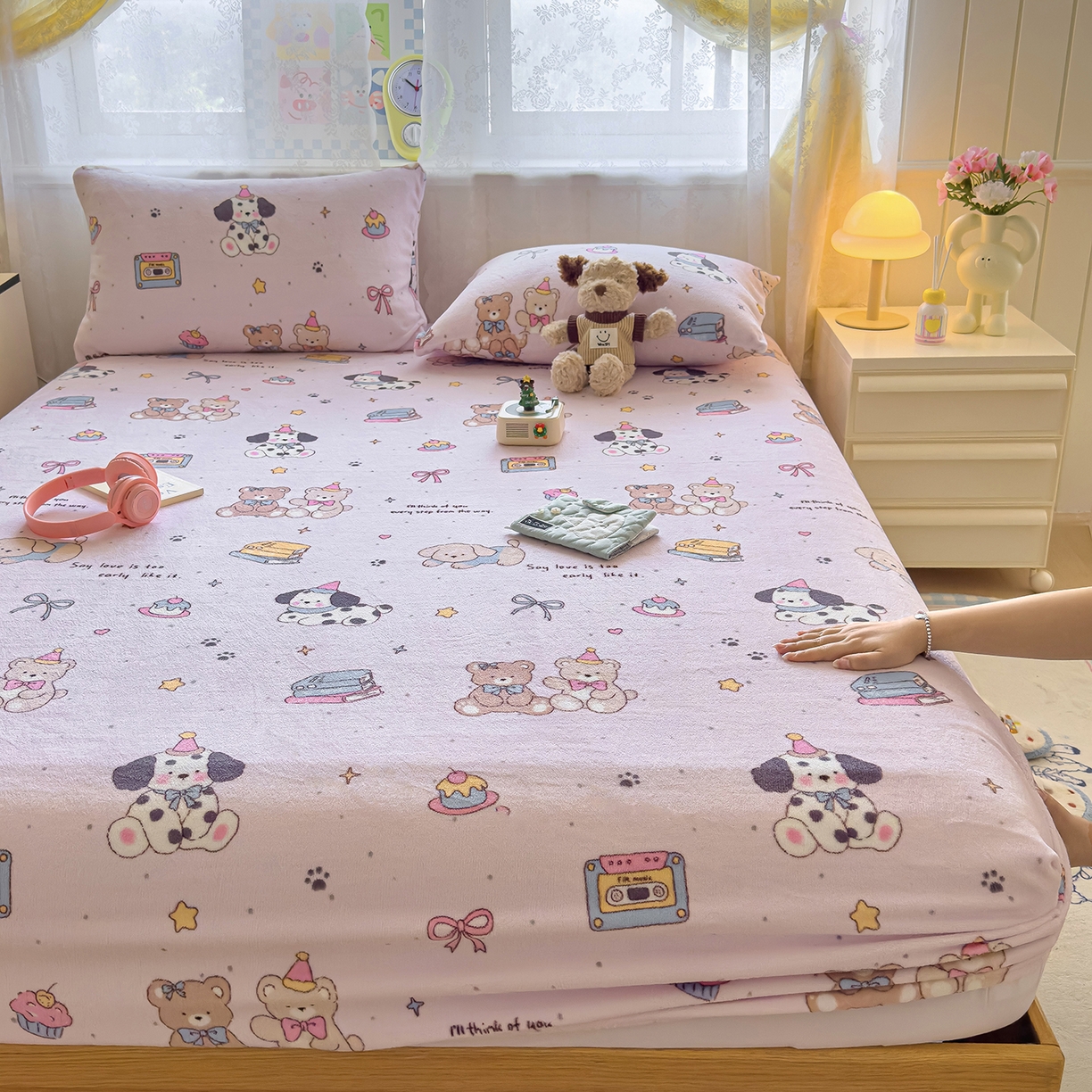 91家纺网 家纺一手货源 找家纺 灿哈家纺 2025新款牛奶绒印花床笠单品床笠床笠单件床笠三件套 斑点小狗