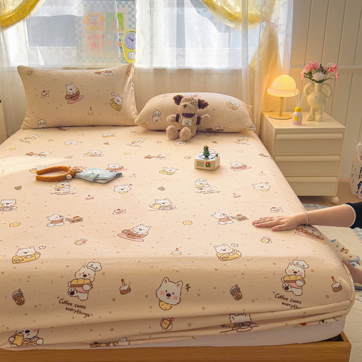 91家纺网 家纺一手货源 找家纺 灿哈家纺 2025新款牛奶绒印花床笠单品床笠床笠单件床笠三件套 咖啡熊