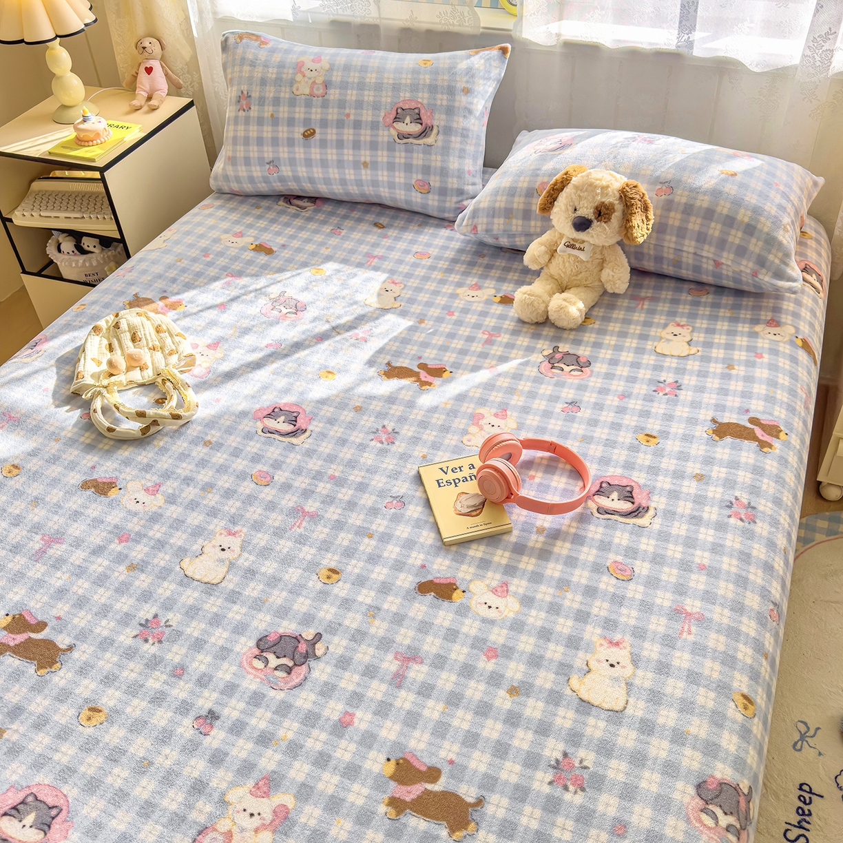 91家纺网 家纺一手货源 找家纺 灿哈家纺 2025新款牛奶绒印花床笠单品床笠床笠单件床笠三件套 格子猫-蓝色