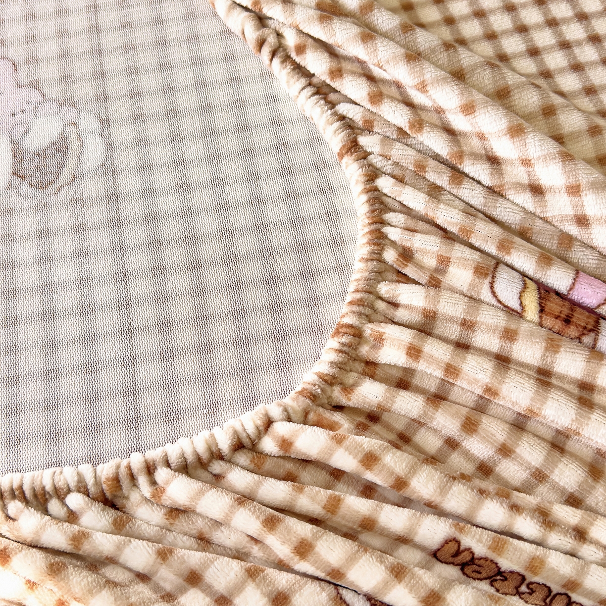 91家纺网 家纺一手货源 找家纺 灿哈家纺 2025新款牛奶绒印花床笠单品床笠床笠单件床笠三件套 格子猫-咖色