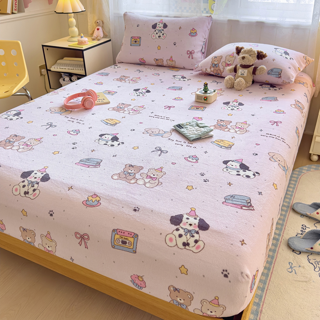 91家纺网 家纺一手货源 找家纺 灿哈家纺 2025新款牛奶绒印花床笠单品床笠床笠单件床笠三件套 斑点小狗