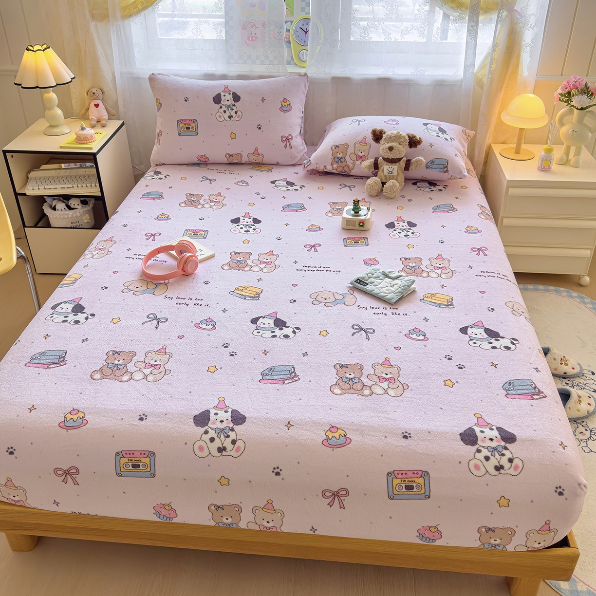 91家纺网 家纺一手货源 找家纺 灿哈家纺 2025新款牛奶绒印花床笠单品床笠床笠单件床笠三件套 斑点小狗