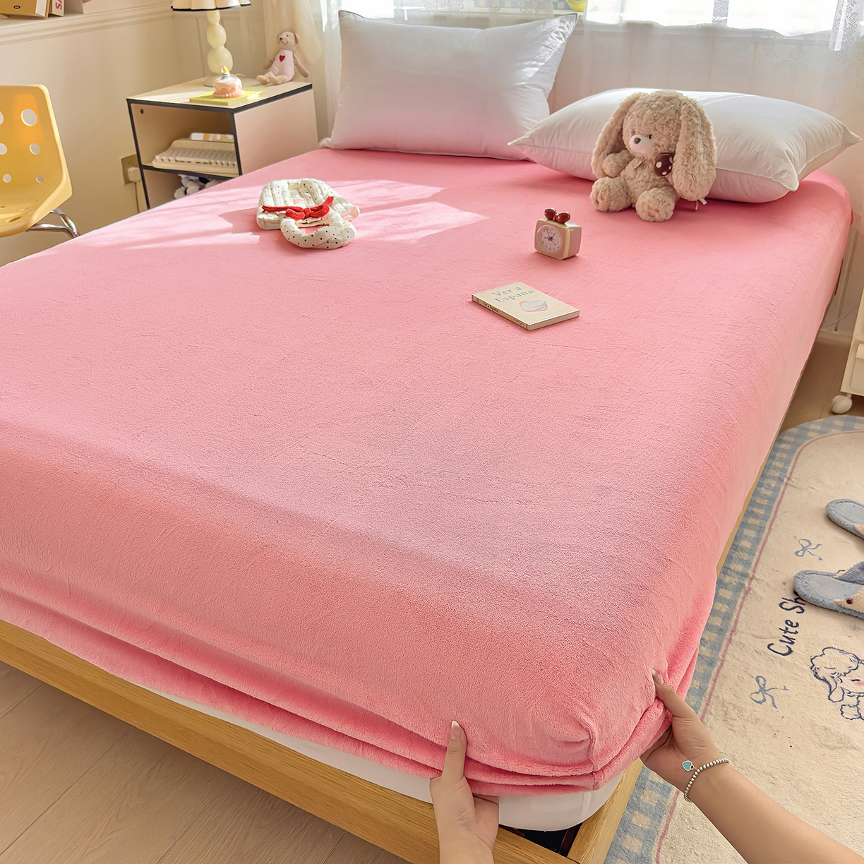 91家纺网 家纺一手货源 找家纺 灿哈家纺 2025新款牛奶绒印花床笠单品床笠床笠单件床笠三件套 深粉