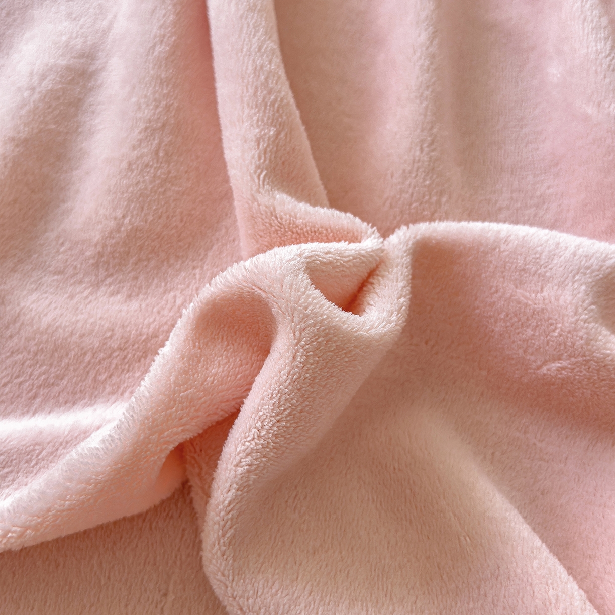 91家纺网 家纺一手货源 找家纺 灿哈家纺 2025新款牛奶绒印花床笠单品床笠床笠单件床笠三件套 草莓粉