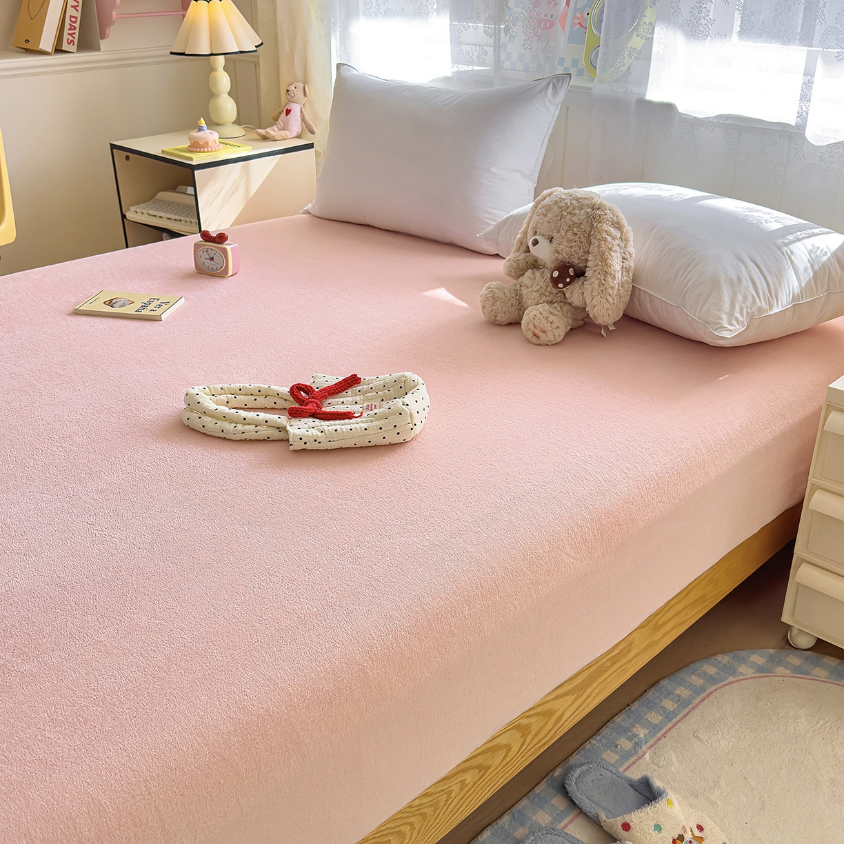 91家纺网 家纺一手货源 找家纺 灿哈家纺 2025新款牛奶绒印花床笠单品床笠床笠单件床笠三件套 草莓粉