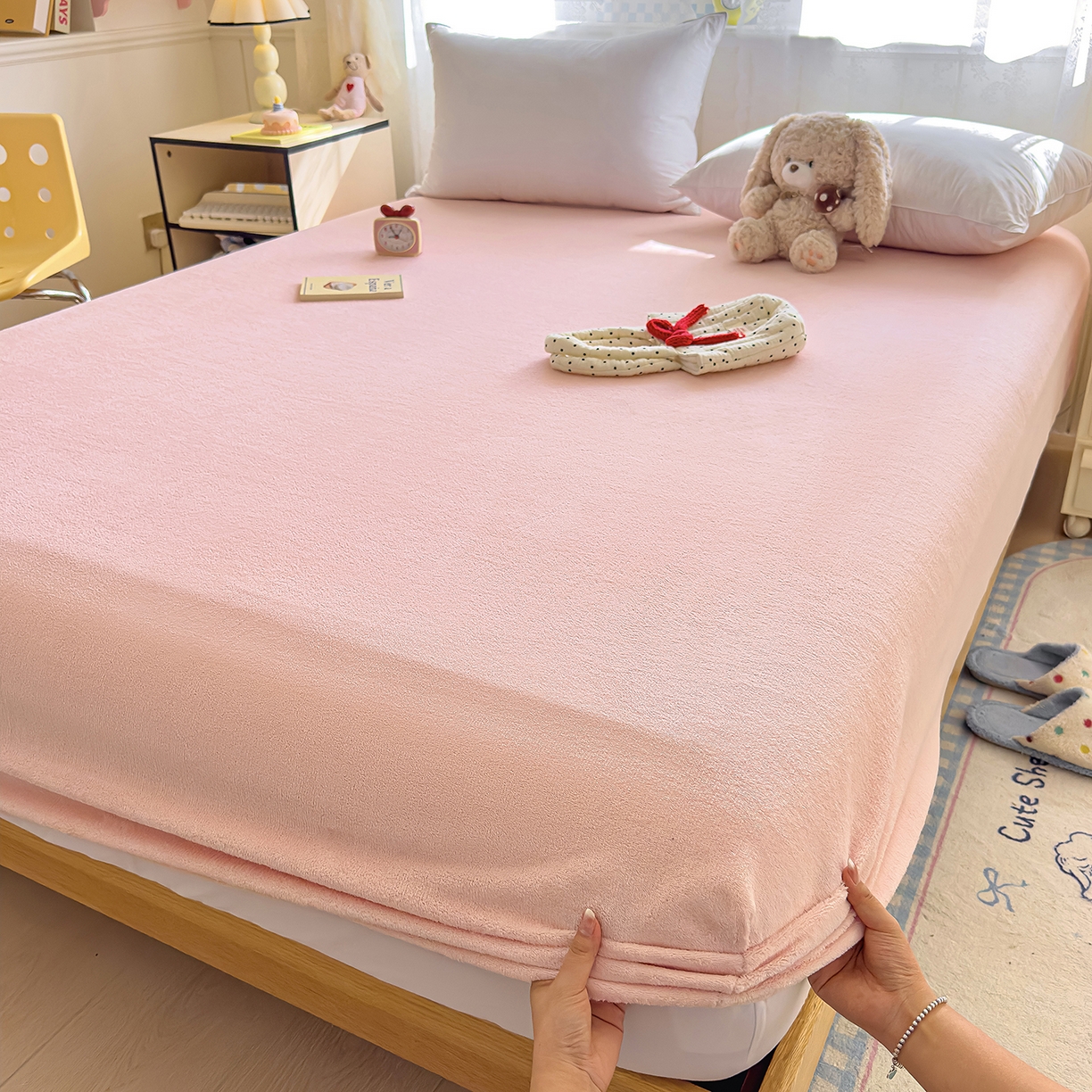 91家纺网 家纺一手货源 找家纺 灿哈家纺 2025新款牛奶绒印花床笠单品床笠床笠单件床笠三件套 草莓粉