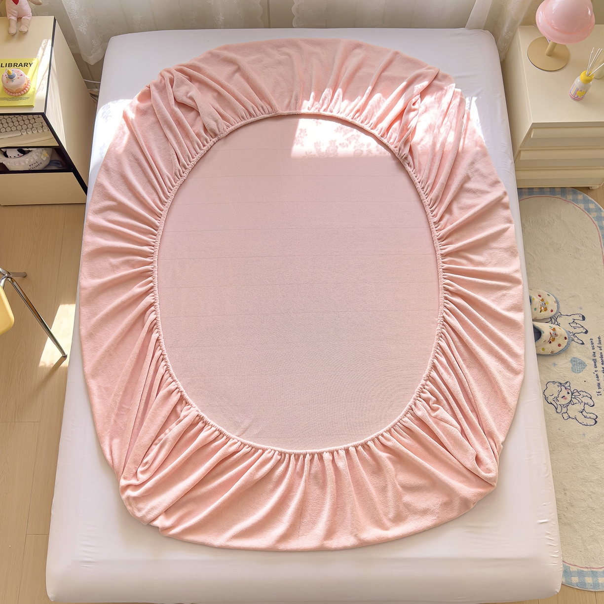 91家纺网 家纺一手货源 找家纺 灿哈家纺 2025新款牛奶绒印花床笠单品床笠床笠单件床笠三件套 草莓粉