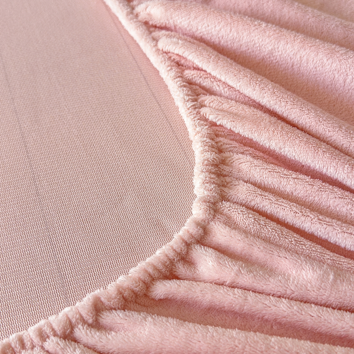 91家纺网 家纺一手货源 找家纺 灿哈家纺 2025新款牛奶绒印花床笠单品床笠床笠单件床笠三件套 草莓粉