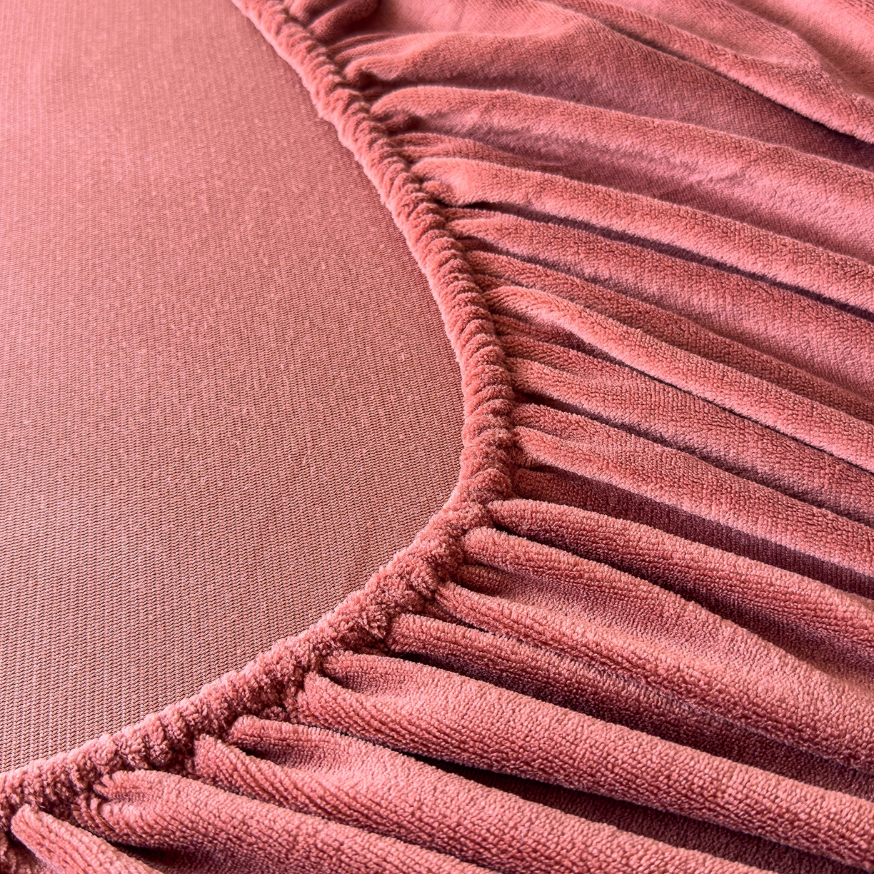 91家纺网 家纺一手货源 找家纺 灿哈家纺 2025新款牛奶绒印花床笠单品床笠床笠单件床笠三件套 酒红