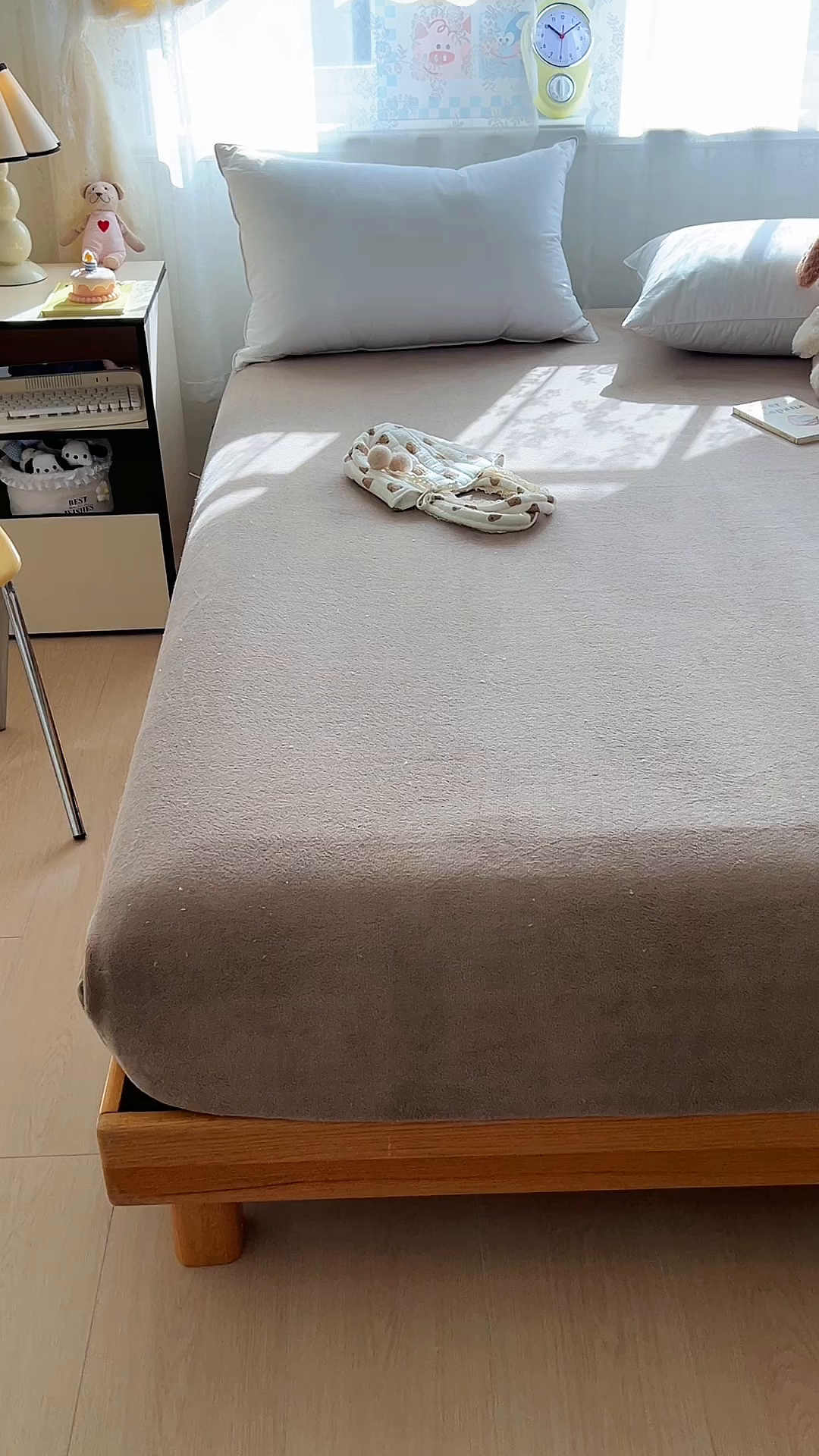 91家纺网 家纺一手货源 找家纺 灿哈家纺 2025新款牛奶绒印花床笠单品床笠床笠单件床笠三件套 咖色