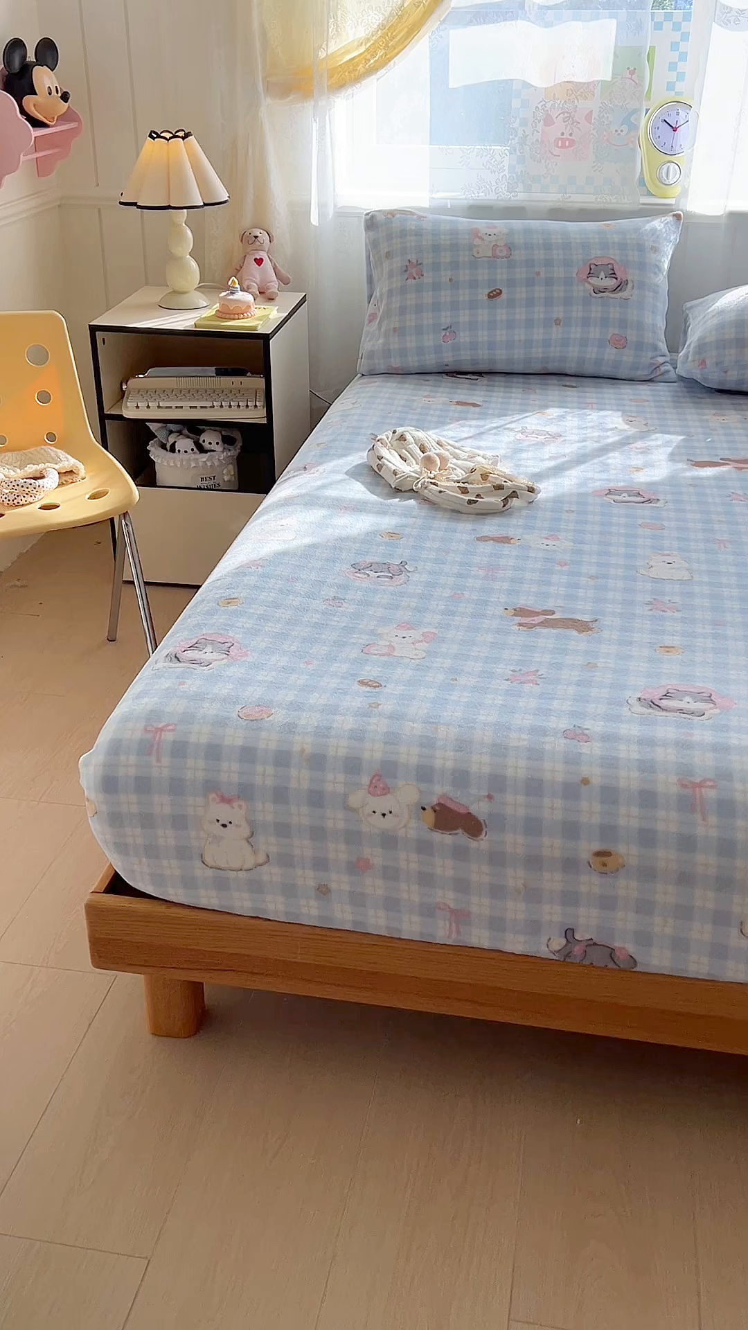 91家纺网 家纺一手货源 找家纺 灿哈家纺 2025新款牛奶绒印花床笠单品床笠床笠单件床笠三件套 格子猫-蓝色