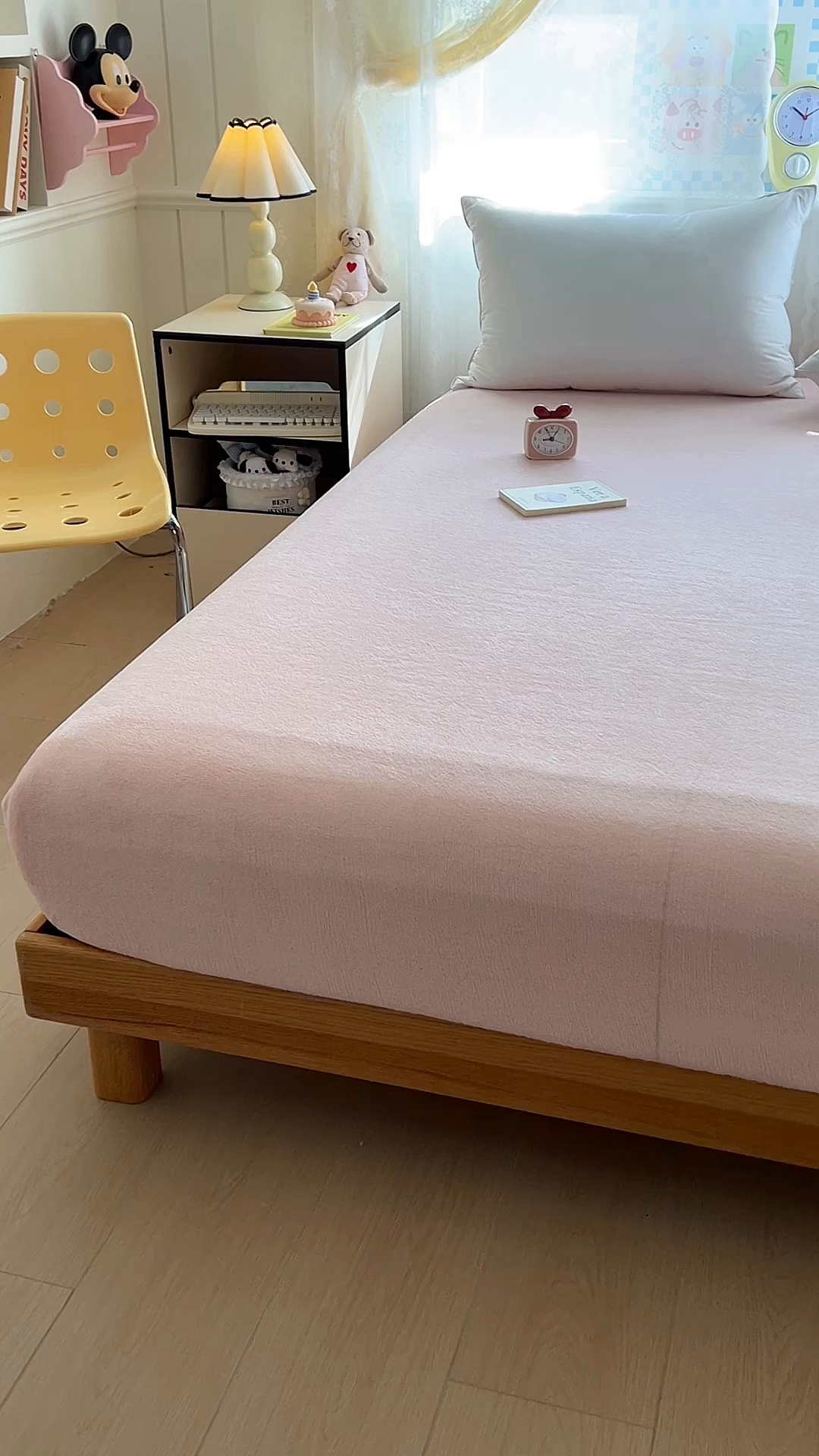 91家纺网 家纺一手货源 找家纺 灿哈家纺 2025新款牛奶绒印花床笠单品床笠床笠单件床笠三件套 草莓粉