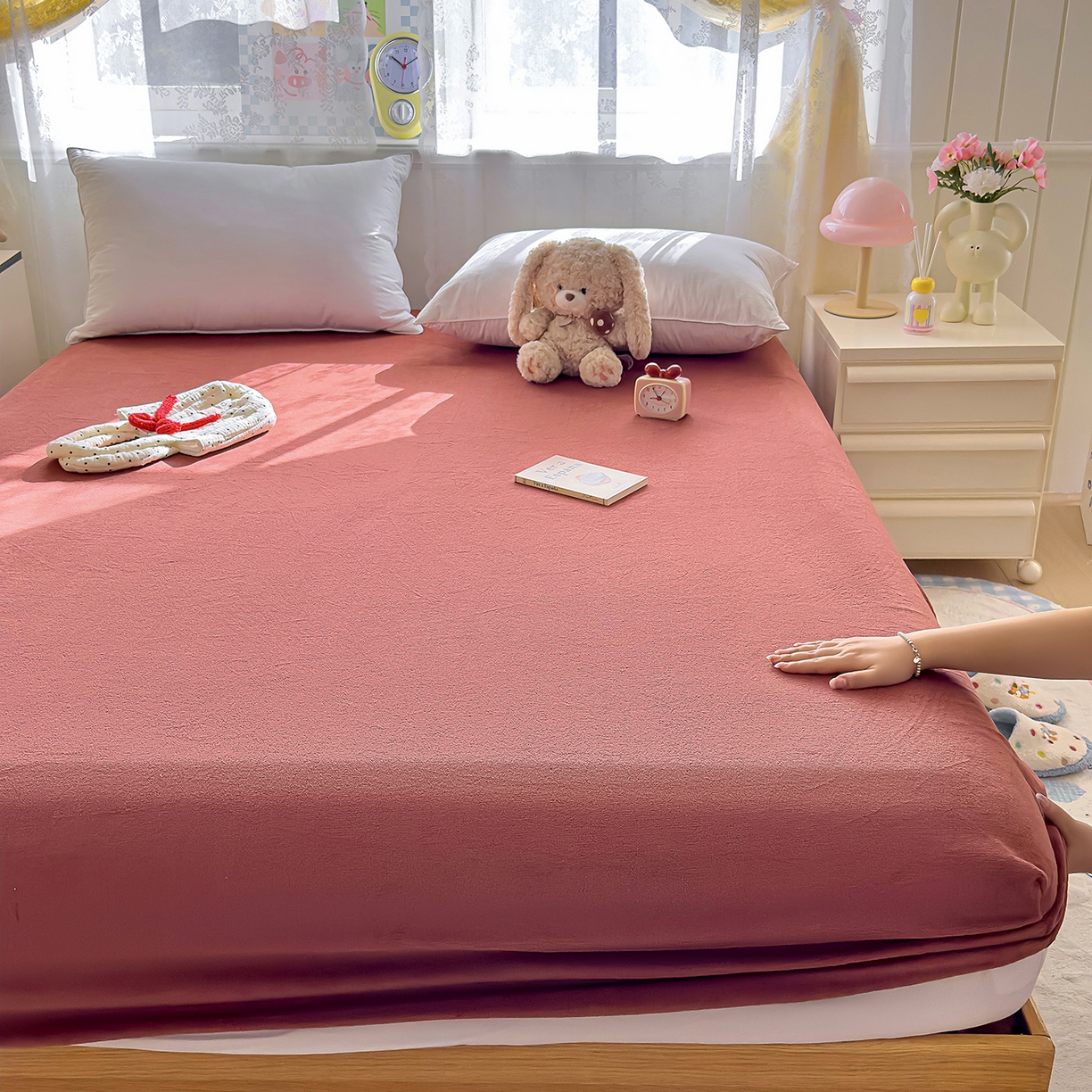 91家纺网 家纺一手货源 找家纺 灿哈家纺 2025新款牛奶绒印花床笠单品床笠床笠单件床笠三件套 酒红