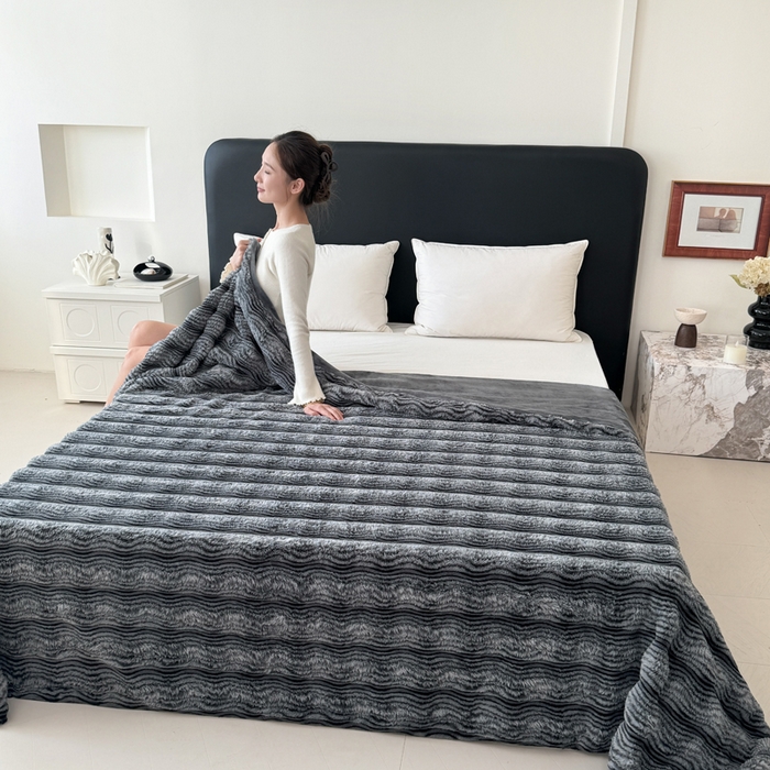 91家纺网 家纺一手货源 找家纺 （总）丹本家纺 2025新款加厚大兔毛牛奶绒多功能盖毯毛毯毯子