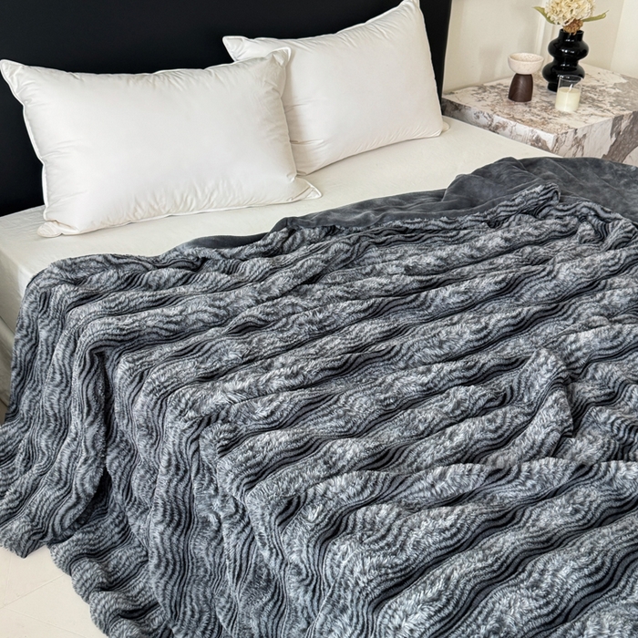 91家纺网 家纺一手货源 找家纺 （总）丹本家纺 2025新款加厚大兔毛牛奶绒多功能盖毯毛毯毯子