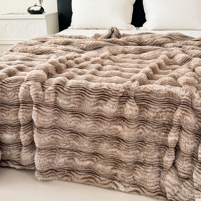 91家纺网 家纺一手货源 找家纺 丹本家纺 2025新款加厚大兔毛牛奶绒多功能盖毯毛毯毯子 波浪-咖