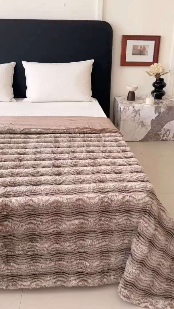 91家纺网 家纺一手货源 找家纺 丹本家纺 2025新款加厚大兔毛牛奶绒多功能盖毯毛毯毯子 波浪-咖