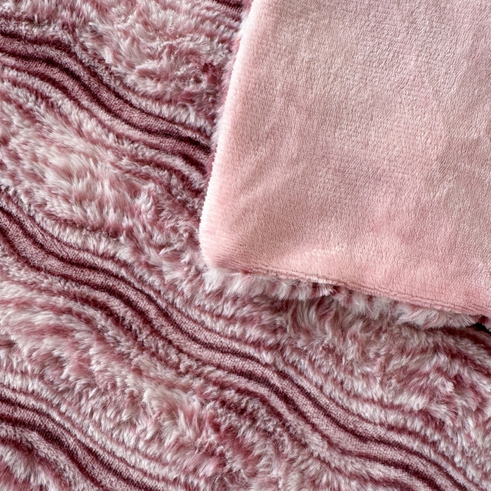 91家纺网 家纺一手货源 找家纺 丹本家纺 2025新款加厚大兔毛牛奶绒多功能盖毯毛毯毯子 波浪-玫红