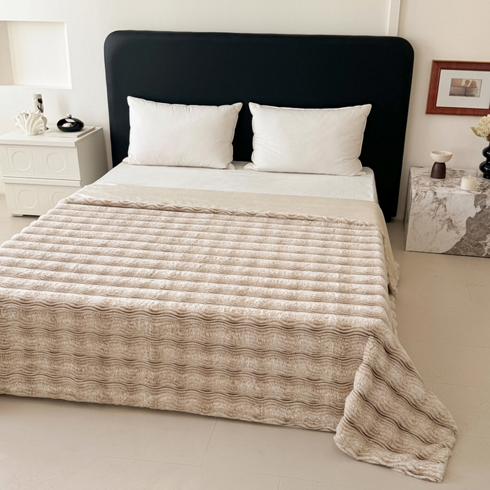 91家纺网 家纺一手货源 找家纺 丹本家纺 2025新款加厚大兔毛牛奶绒多功能盖毯毛毯毯子 波浪-驼