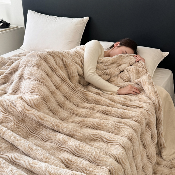 91家纺网 家纺一手货源 找家纺 丹本家纺 2025新款加厚大兔毛牛奶绒多功能盖毯毛毯毯子 波浪-驼