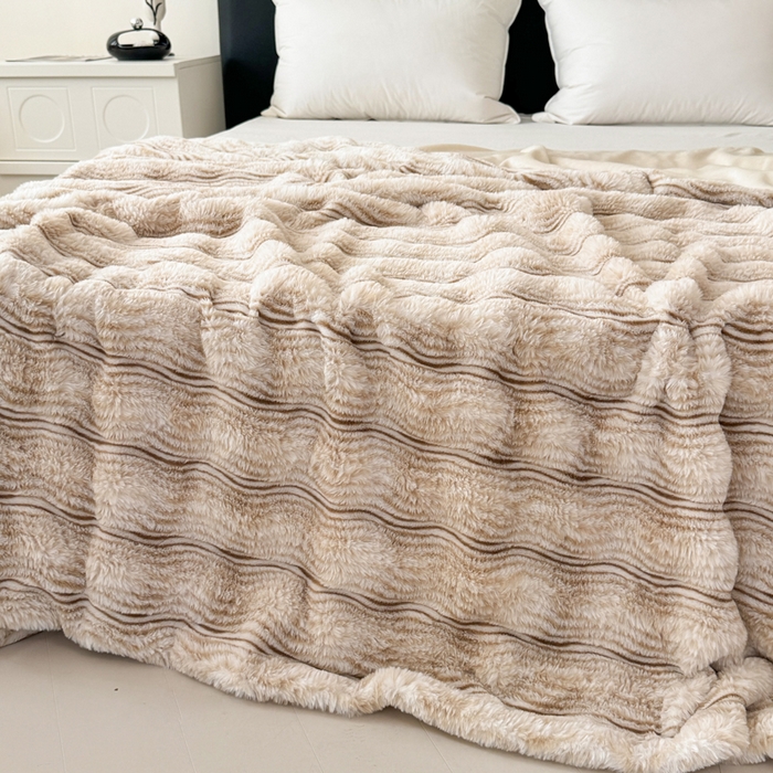 91家纺网 家纺一手货源 找家纺 丹本家纺 2025新款加厚大兔毛牛奶绒多功能盖毯毛毯毯子 波浪-驼
