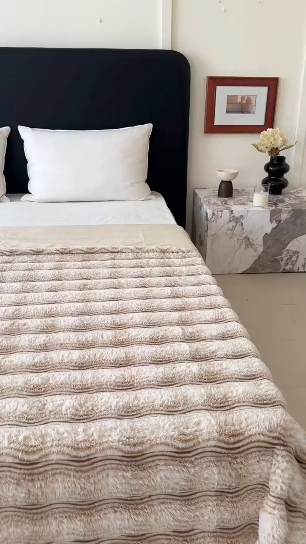 91家纺网 家纺一手货源 找家纺 丹本家纺 2025新款加厚大兔毛牛奶绒多功能盖毯毛毯毯子 波浪-驼