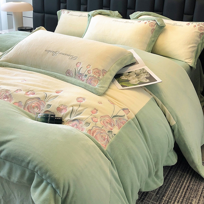 91家纺网 家纺一手货源 找家纺 家居1号家纺 2025新款230克A类全消光牛奶绒四件套-花海 花海-苹果绿