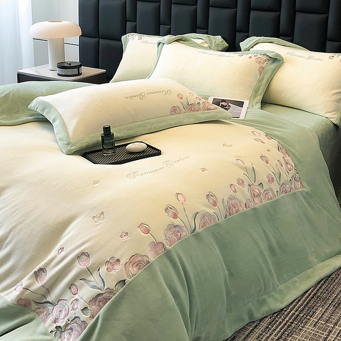 91家纺网 家纺一手货源 找家纺 家居1号家纺 2025新款230克A类全消光牛奶绒四件套-花海 花海-苹果绿
