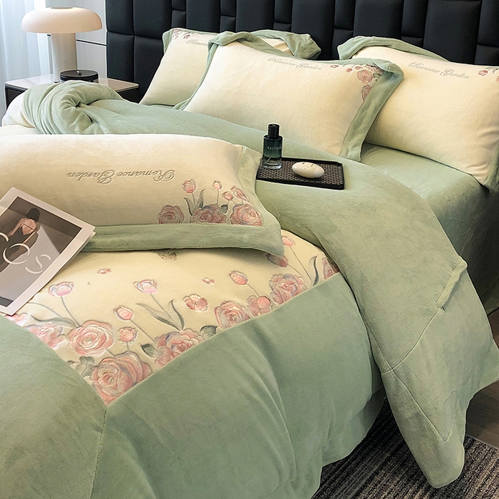 91家纺网 家纺一手货源 找家纺 家居1号家纺 2025新款230克A类全消光牛奶绒四件套-花海 花海-苹果绿