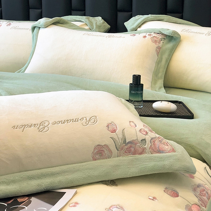 91家纺网 家纺一手货源 找家纺 家居1号家纺 2025新款230克A类全消光牛奶绒四件套-花海 花海-苹果绿