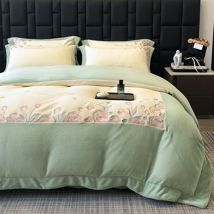 91家纺网 家纺一手货源 找家纺 家居1号家纺 2025新款230克A类全消光牛奶绒四件套-花海 花海-苹果绿